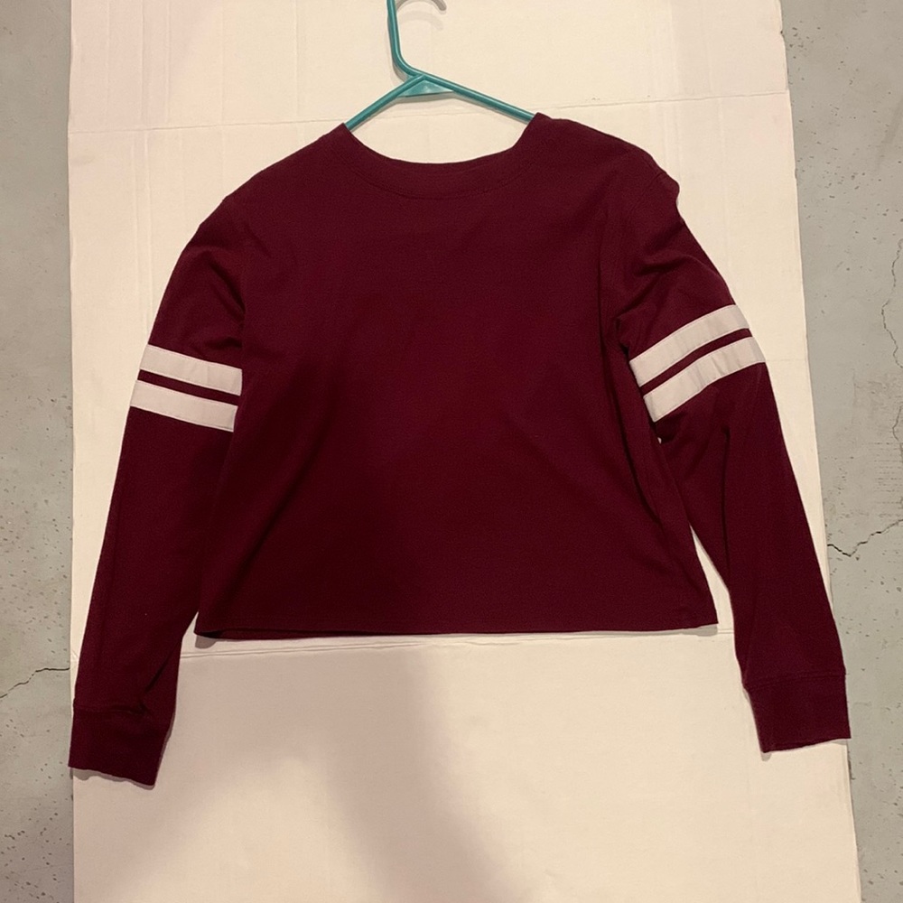 Small maroon cropped long sleeve